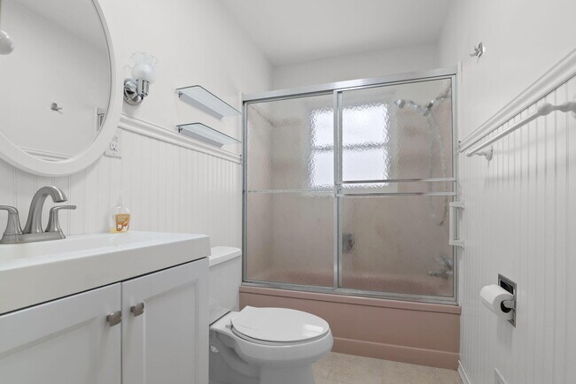 Building Photo - 2740 Judah Rd