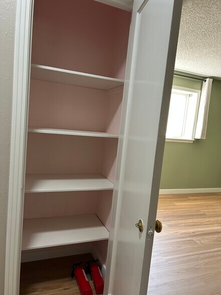 Building Photo - 405 S Coeur Dalene St