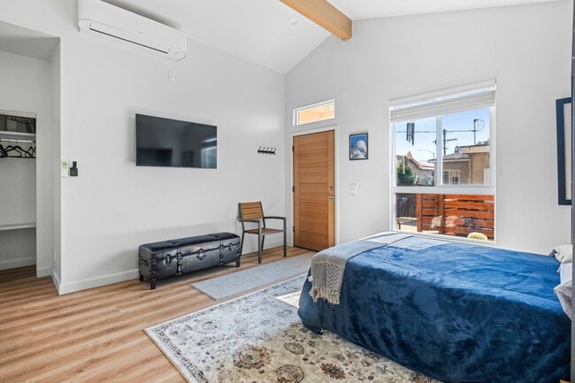 Building Photo - 4007 W 60th St