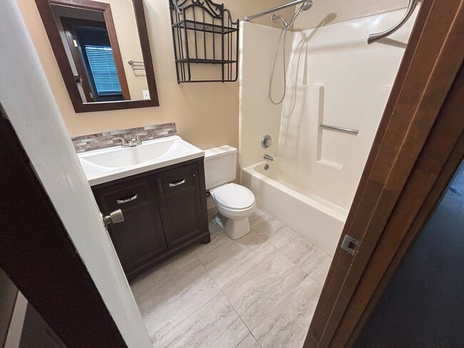 Building Photo - Charming 3 bedroom, 2 bathroom one level home in Murrayville!