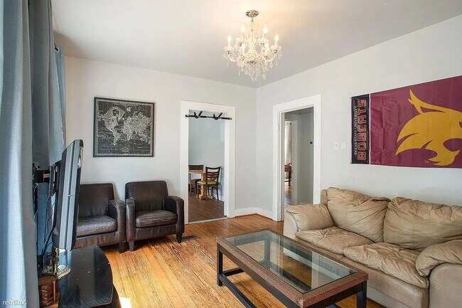 Building Photo - "Charming 2-Bed Oasis in San Marcos - Cozy 825 Sq Ft Home on Lindsey St!"