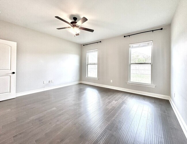 Building Photo - 3 Bedroom House Near LSU in Lake Villas