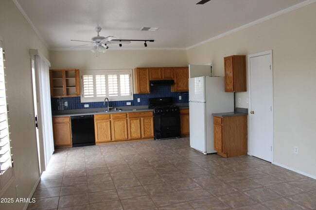 Building Photo - 1364 S Wagon Wheel Ct