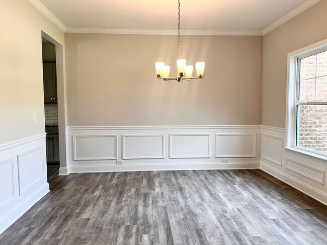 Building Photo - 8024 English Ivy Ct