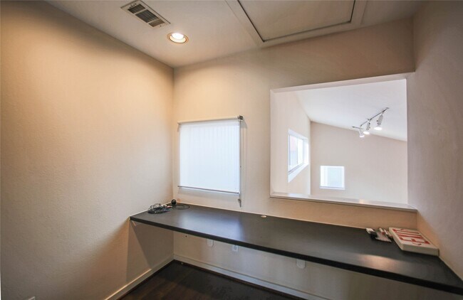 Building Photo - 6913 Yellowstone Way Dr