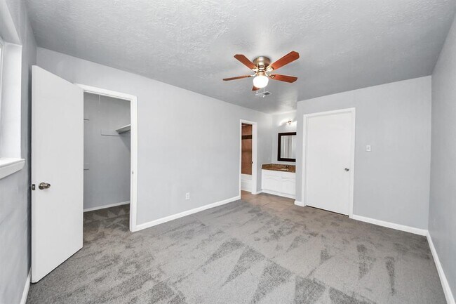 Building Photo - 22407 Millgate Dr