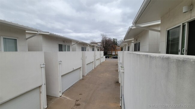 Building Photo - 1430 S Quincy Ave