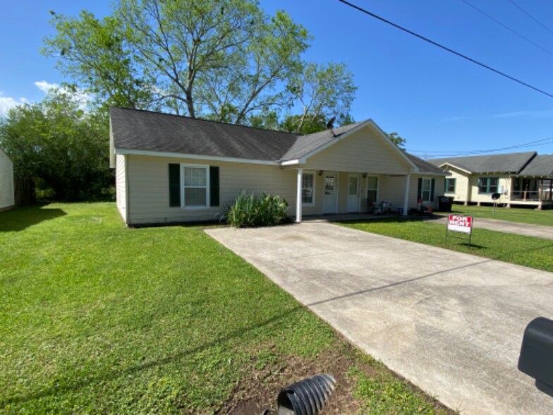 Primary Photo - 8233 Baudoin Rd