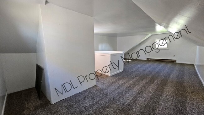 Building Photo - Beautiful 3 bed 1.5 bath home with Pole Ba...