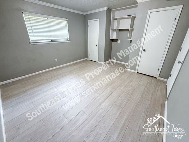 Building Photo - 5180 Wildwood Dr