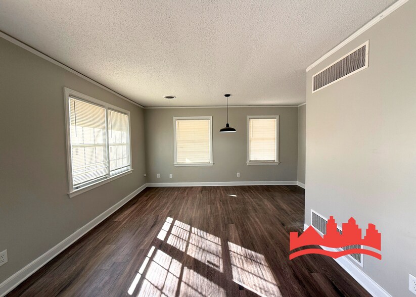 Building Photo - 3620 Sharpe Ave