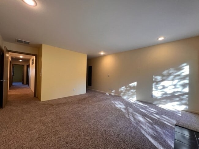 Building Photo - STUNNING VIEWS from this 3 bedroom, 2 bath home | Available end of February