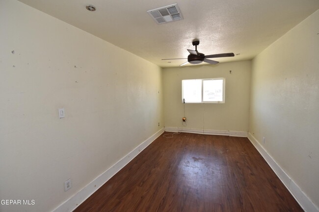 Building Photo - 304 Maricela Dr
