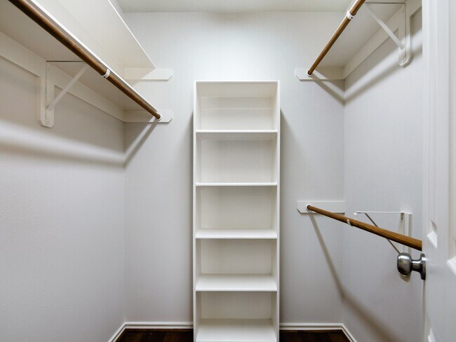 Building Photo - 30 Jewelsford Dr