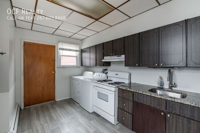 Building Photo - 1325 W Porter St