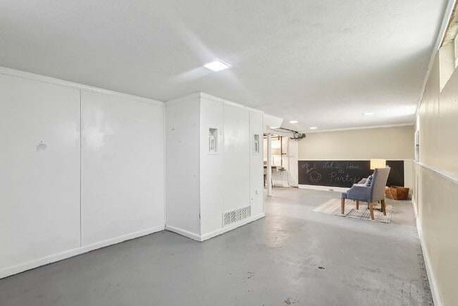 Building Photo - 446 Huntmere Dr