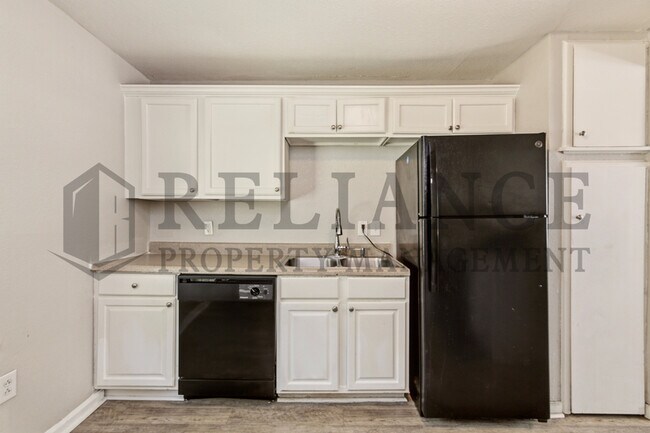 Building Photo - 1126 Silverdale Ct