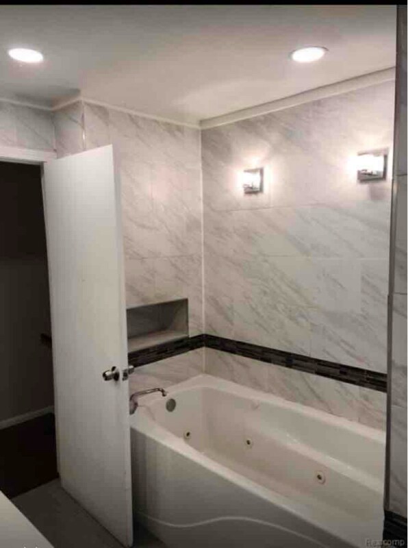 Building Photo - 28290 Inkster Rd