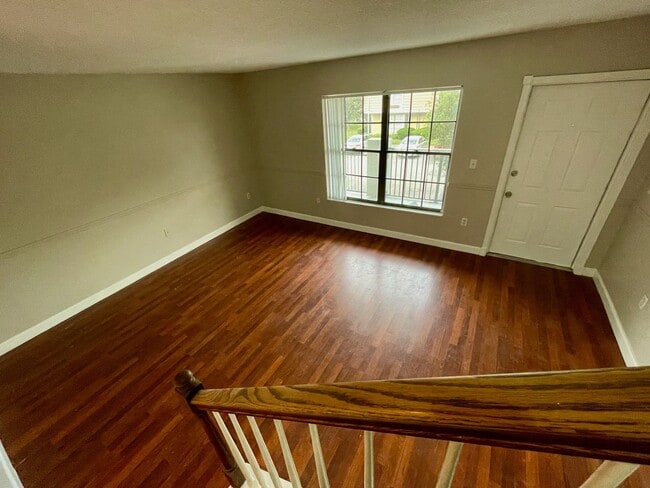 Building Photo - Charming 3-Bedroom, 2.5-Bath Townhome in Village Square Condominiums