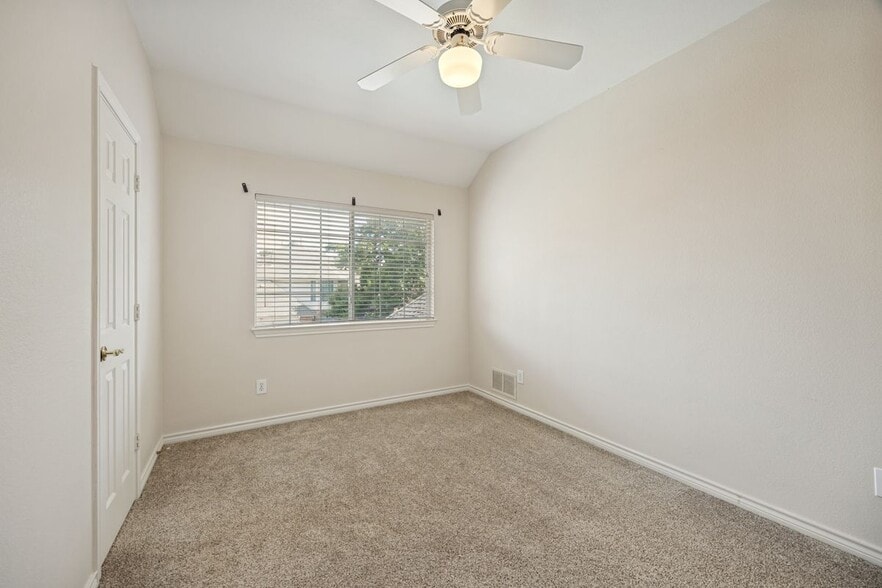Building Photo - 2129 Argyle Dr