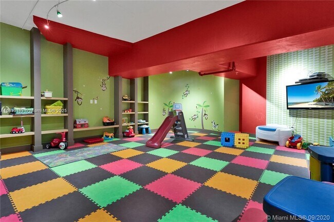 Building Photo - 900 Biscayne Blvd