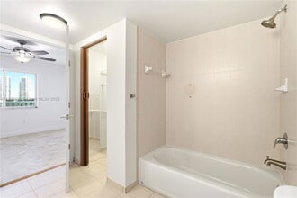 Building Photo - 280 SW 20th Rd