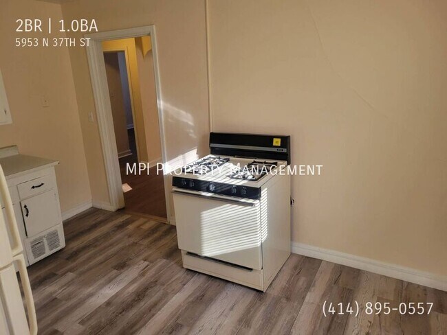 Building Photo - 5953 N 37th St