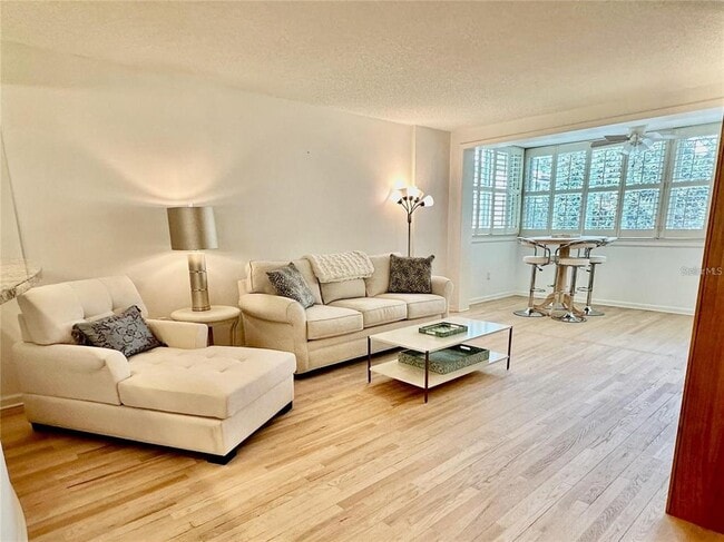 Building Photo - 690 Osceola Ave