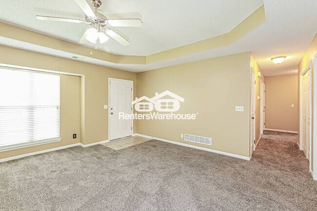 Building Photo - 3 Bedroom / 2 Bathroom Ranch Home in Raymore!