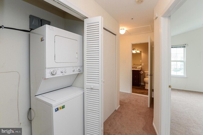 Building Photo - 58 Crestmont Dr