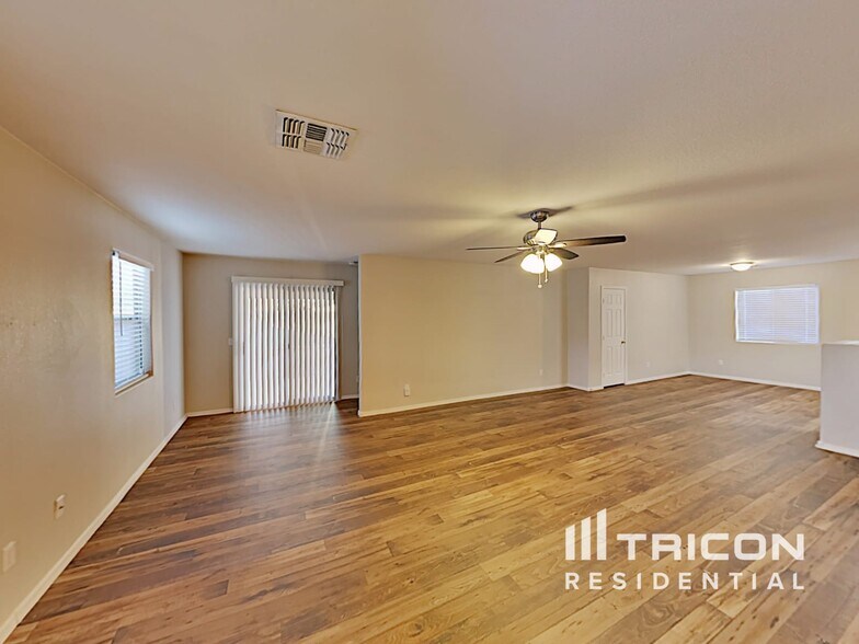 Building Photo - 1747 E Desert Rose Trail