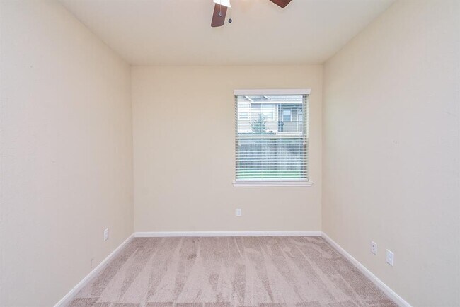 Building Photo - 23322 Del Rosso St