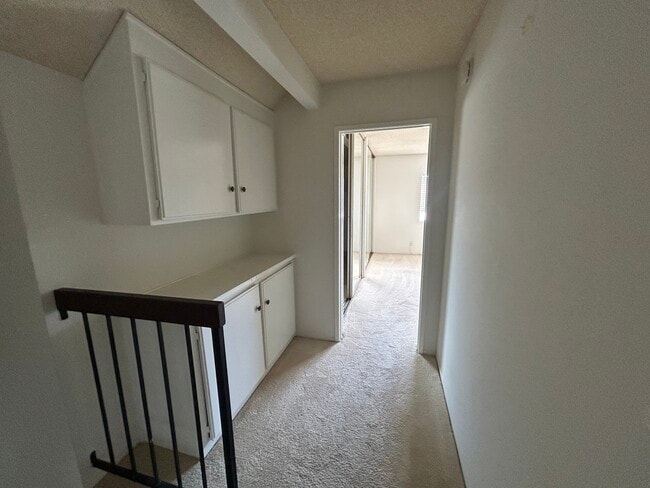 Building Photo - 1327 Westmont Dr