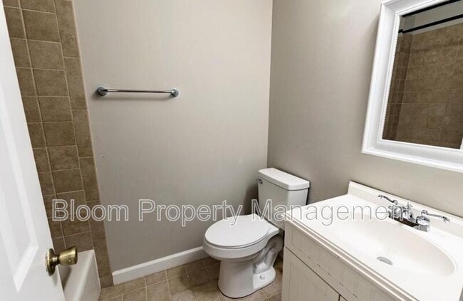 Building Photo - 579 Travelers Blvd