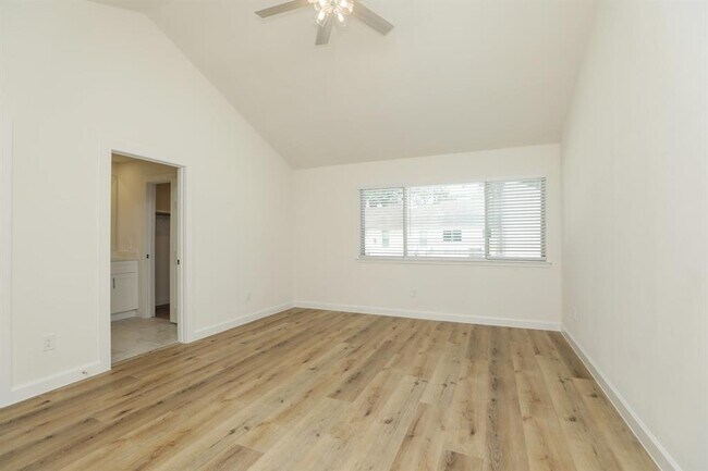 Building Photo - 2050 Augusta Dr