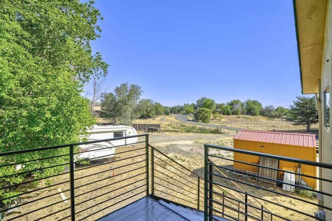 Building Photo - 3 bed 1 bath home in Prescott with utilities included