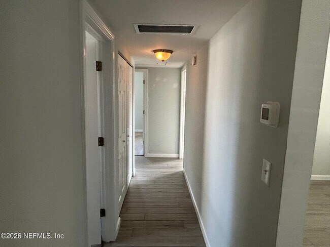 Building Photo - 825 14th Ave N