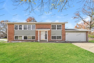 Building Photo - 2205 Montagne Dr