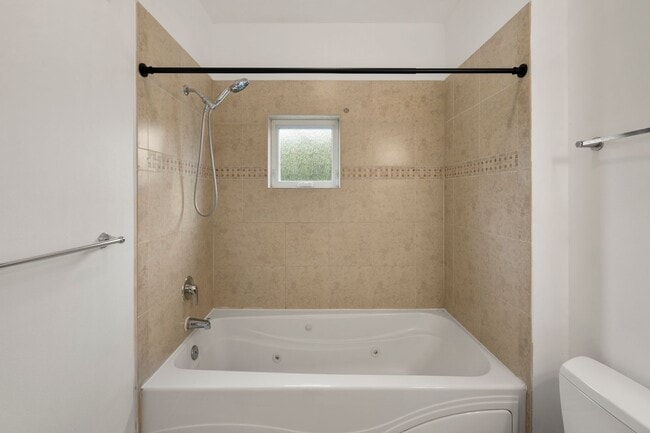 Building Photo - West Seattle - Large Bright 2 Bedroom 1.75 bath Delridge Townhouse