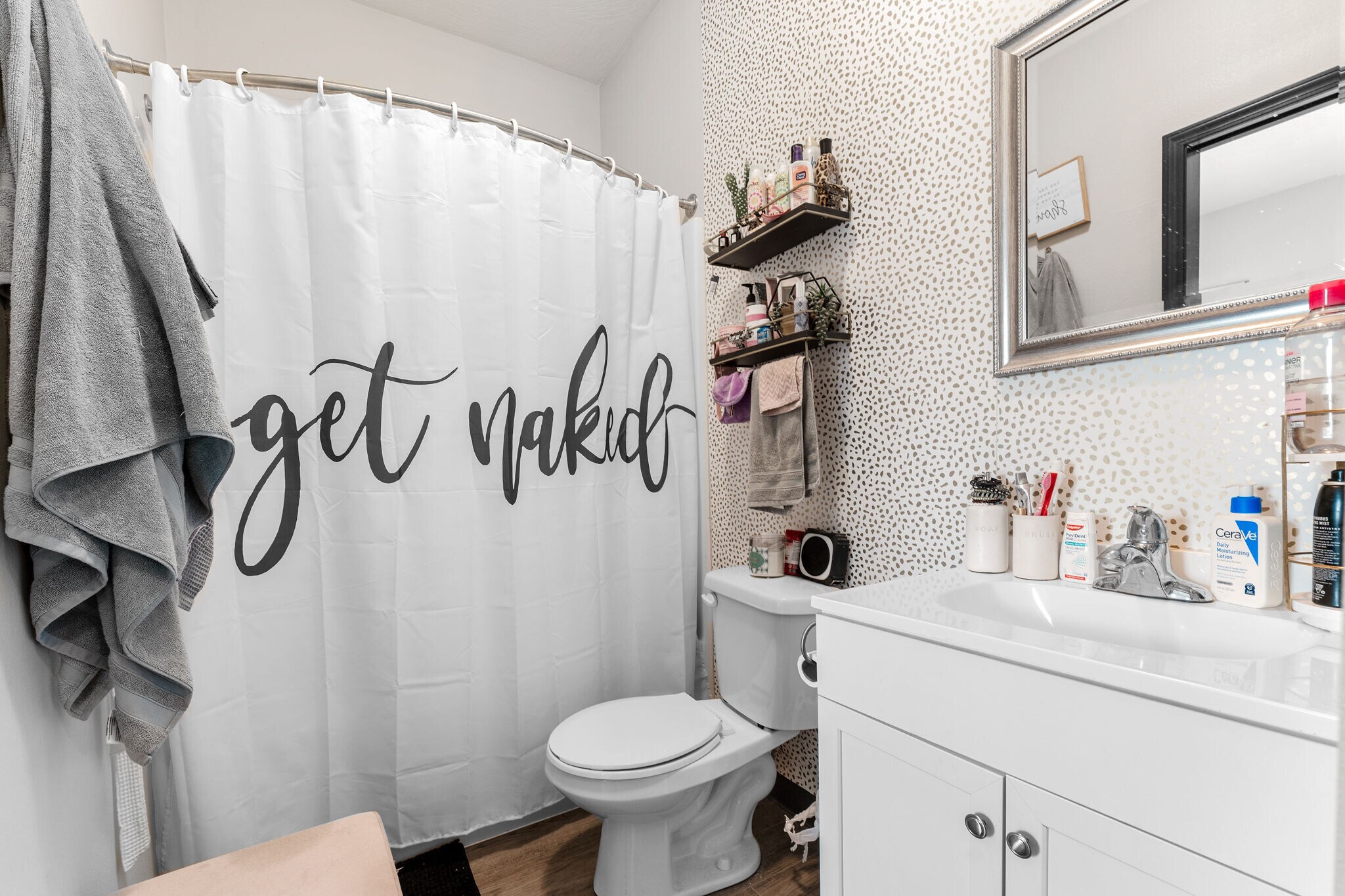 Full Bath - 807 South Ave