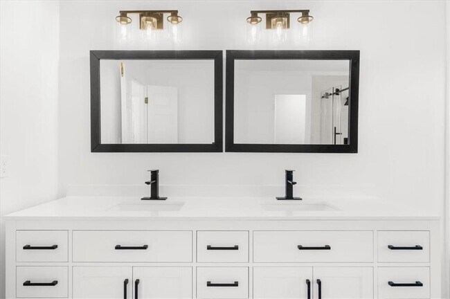 Building Photo - 11215 Highfield Chase Dr