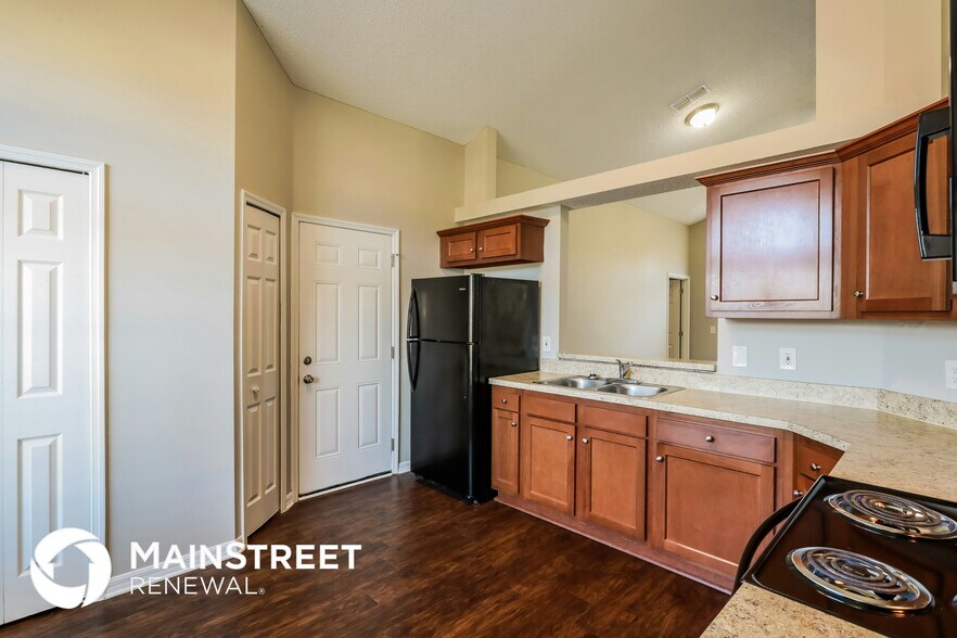 Building Photo - 7650 Dover Cliff Dr S