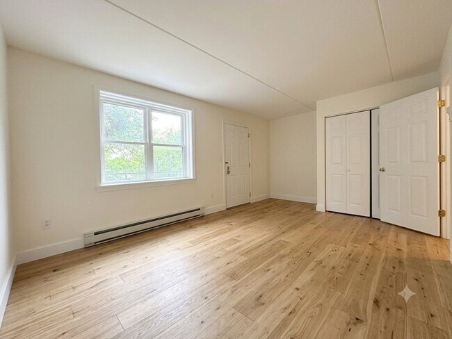 Building Photo - 26 Ellingwood St