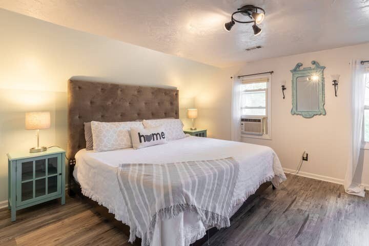 Primary Photo - 2168 W 32nd St