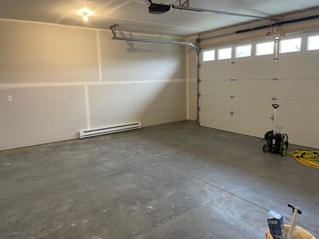 Building Photo - 6322/6324 Absaloka Ln