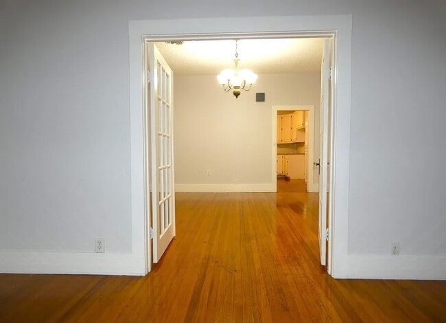 Building Photo - 301 E Sandstone St