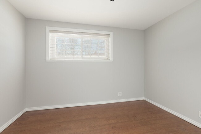 Building Photo - 28 E 55th St