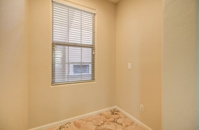 Building Photo - 9427 E Trailside View