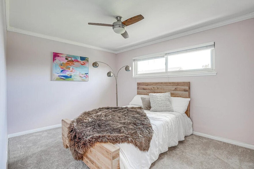 Building Photo - 1338 Thais Ln