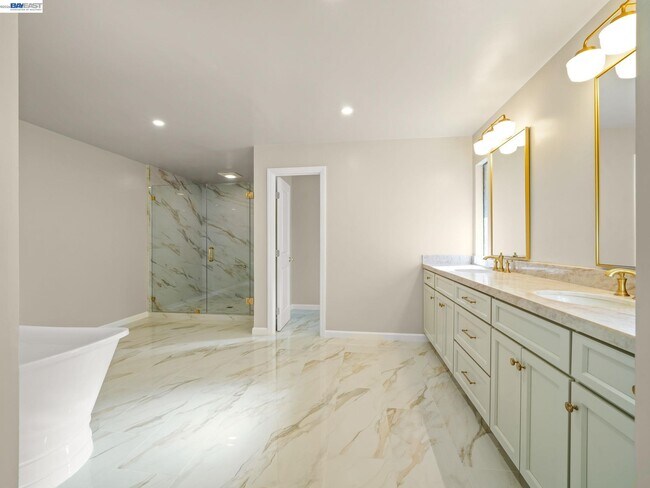 Building Photo - 261 St Paul Dr